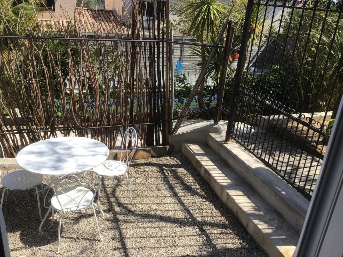 2 Pieces Rez-De-Jardin Dans Maison Avec Piscine วิลล์เนิฟ-ลูเบ ภายนอก รูปภาพ