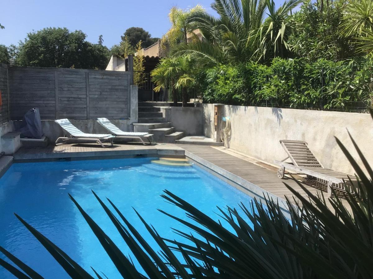 2 Pieces Rez-De-Jardin Dans Maison Avec Piscine วิลล์เนิฟ-ลูเบ ภายนอก รูปภาพ