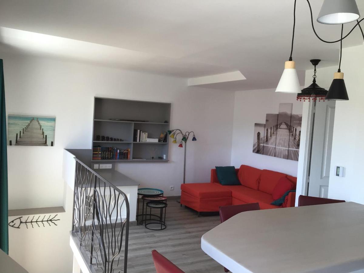 2 Pieces Rez-De-Jardin Dans Maison Avec Piscine วิลล์เนิฟ-ลูเบ ภายนอก รูปภาพ