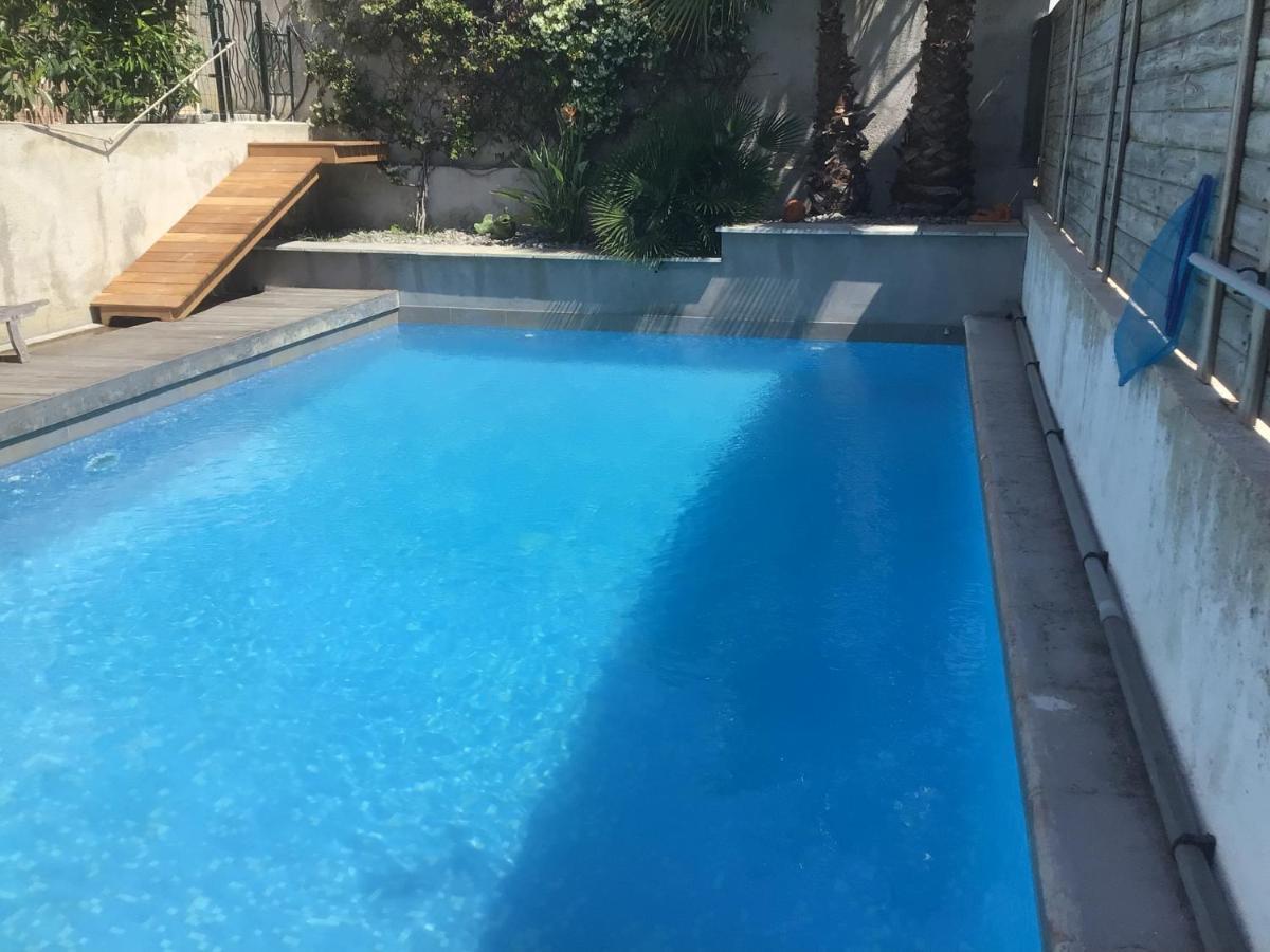 2 Pieces Rez-De-Jardin Dans Maison Avec Piscine วิลล์เนิฟ-ลูเบ ภายนอก รูปภาพ