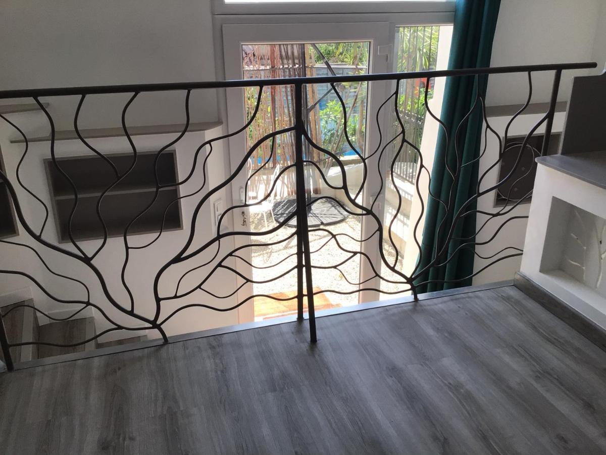 2 Pieces Rez-De-Jardin Dans Maison Avec Piscine วิลล์เนิฟ-ลูเบ ภายนอก รูปภาพ