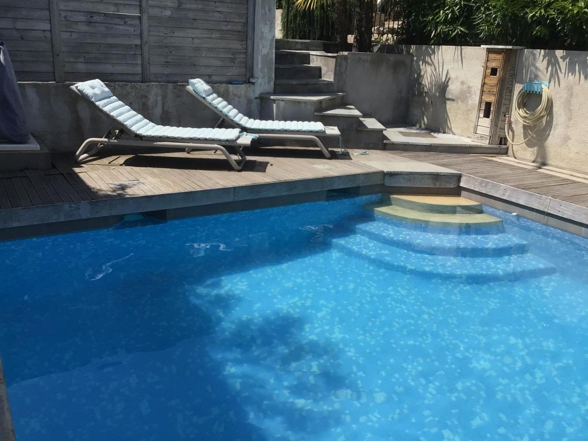 2 Pieces Rez-De-Jardin Dans Maison Avec Piscine วิลล์เนิฟ-ลูเบ ภายนอก รูปภาพ