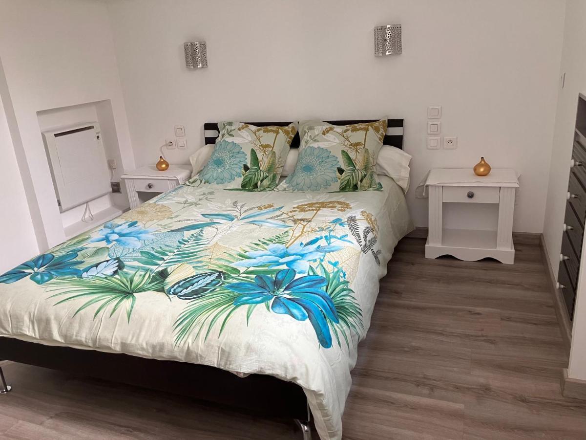 2 Pieces Rez-De-Jardin Dans Maison Avec Piscine วิลล์เนิฟ-ลูเบ ภายนอก รูปภาพ