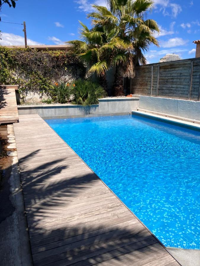 2 Pieces Rez-De-Jardin Dans Maison Avec Piscine วิลล์เนิฟ-ลูเบ ภายนอก รูปภาพ