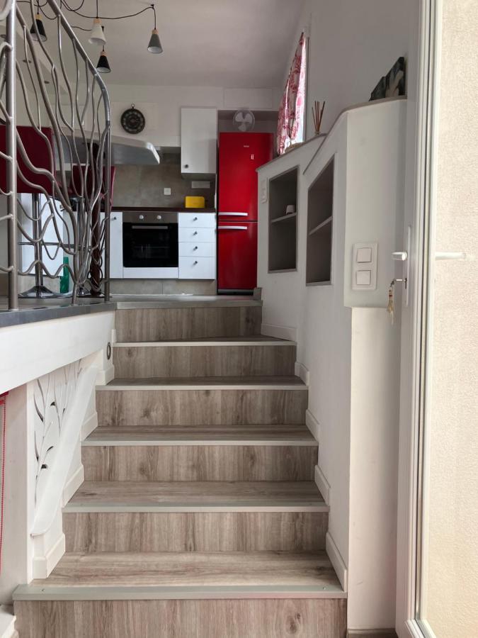 2 Pieces Rez-De-Jardin Dans Maison Avec Piscine วิลล์เนิฟ-ลูเบ ภายนอก รูปภาพ