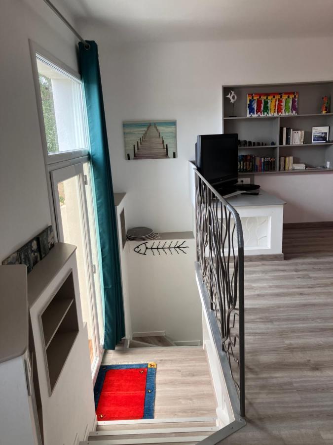 2 Pieces Rez-De-Jardin Dans Maison Avec Piscine วิลล์เนิฟ-ลูเบ ภายนอก รูปภาพ