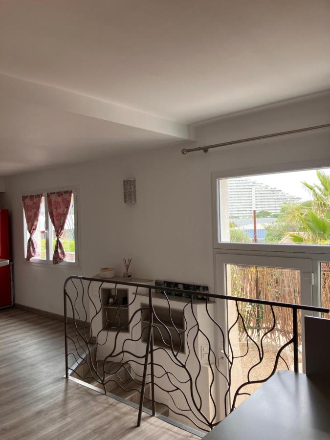 2 Pieces Rez-De-Jardin Dans Maison Avec Piscine วิลล์เนิฟ-ลูเบ ภายนอก รูปภาพ
