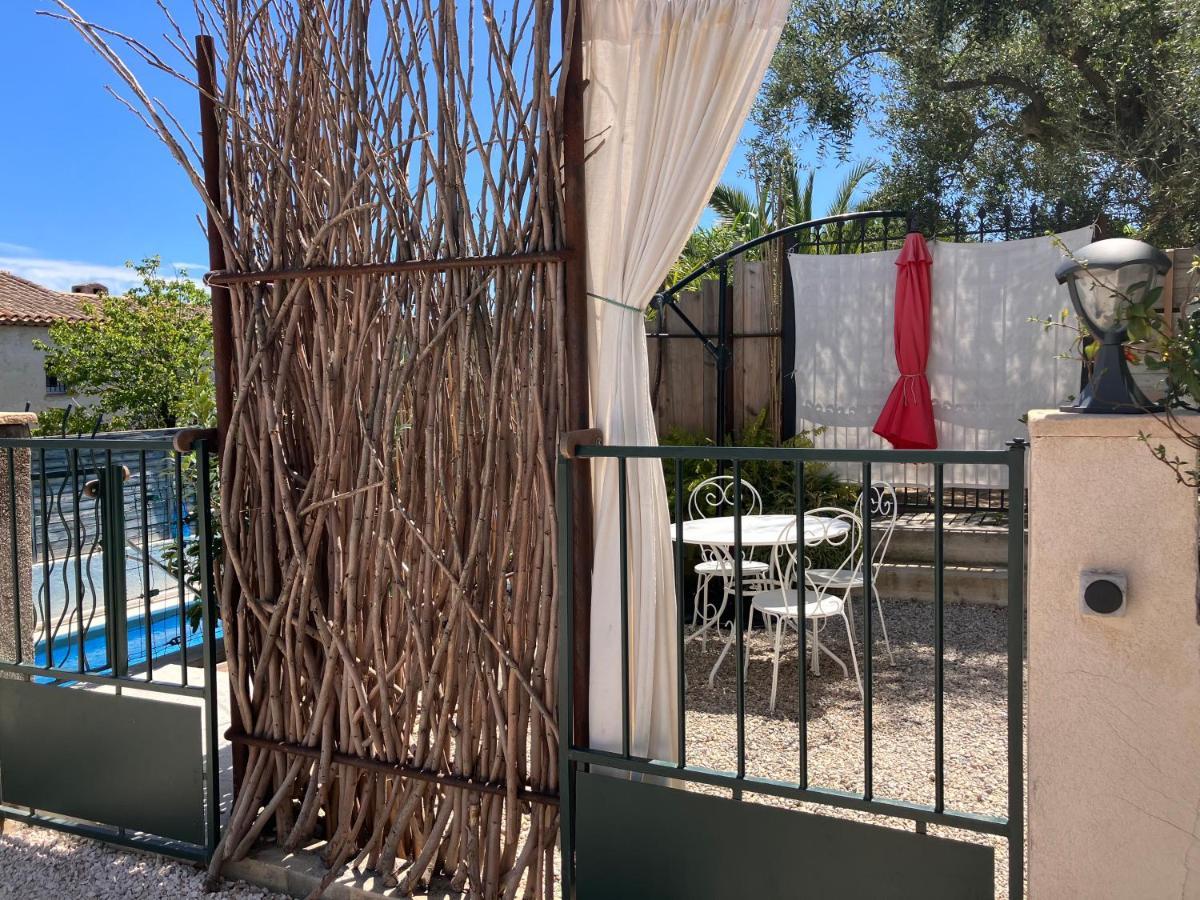 2 Pieces Rez-De-Jardin Dans Maison Avec Piscine วิลล์เนิฟ-ลูเบ ภายนอก รูปภาพ