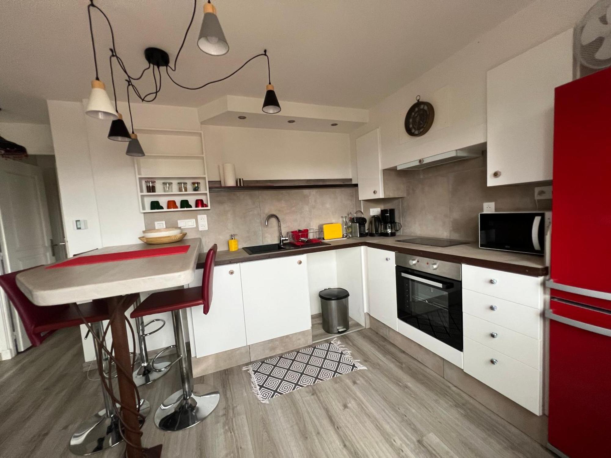 2 Pieces Rez-De-Jardin Dans Maison Avec Piscine วิลล์เนิฟ-ลูเบ ภายนอก รูปภาพ
