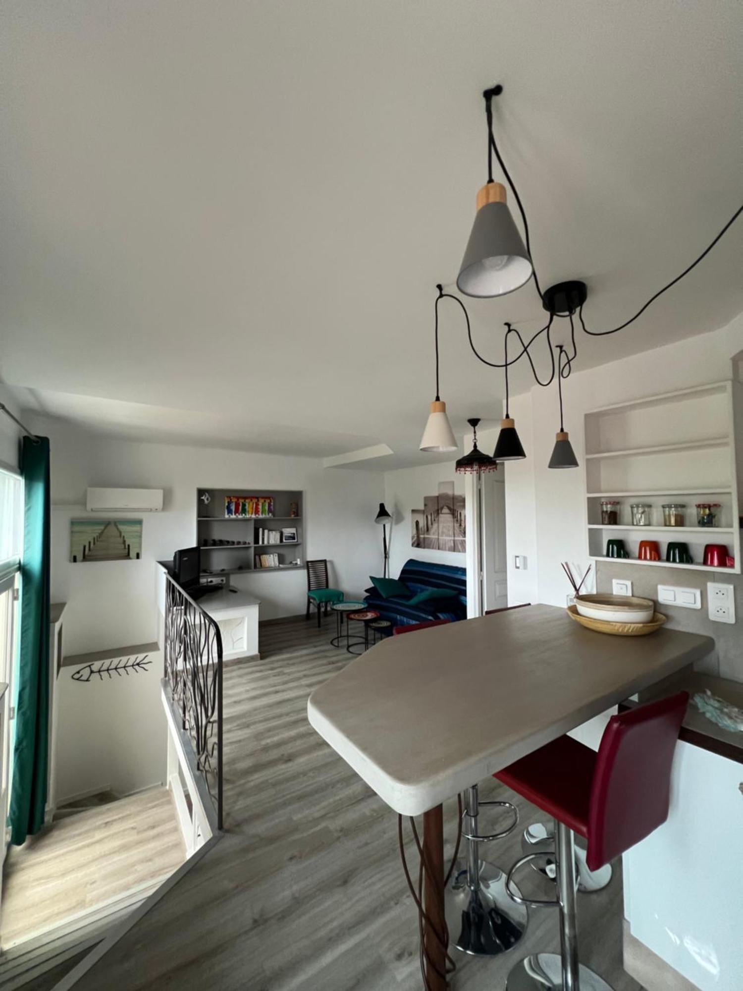 2 Pieces Rez-De-Jardin Dans Maison Avec Piscine วิลล์เนิฟ-ลูเบ ภายนอก รูปภาพ