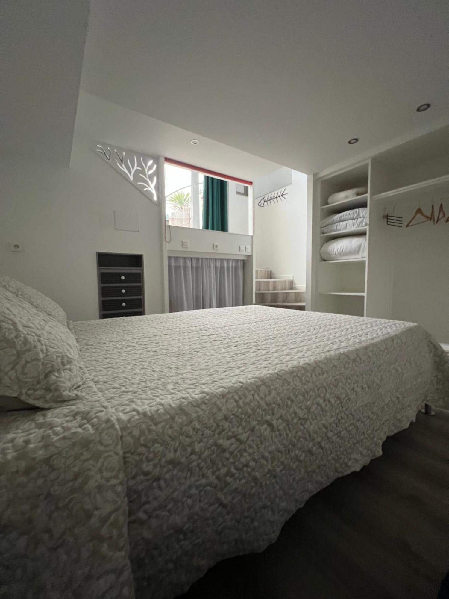 2 Pieces Rez-De-Jardin Dans Maison Avec Piscine วิลล์เนิฟ-ลูเบ ภายนอก รูปภาพ