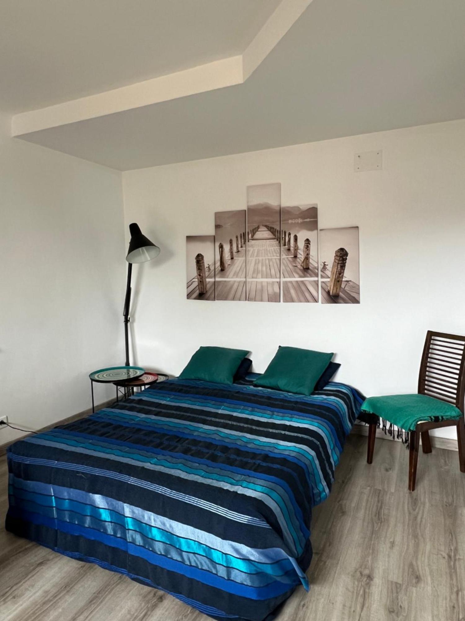 2 Pieces Rez-De-Jardin Dans Maison Avec Piscine วิลล์เนิฟ-ลูเบ ภายนอก รูปภาพ