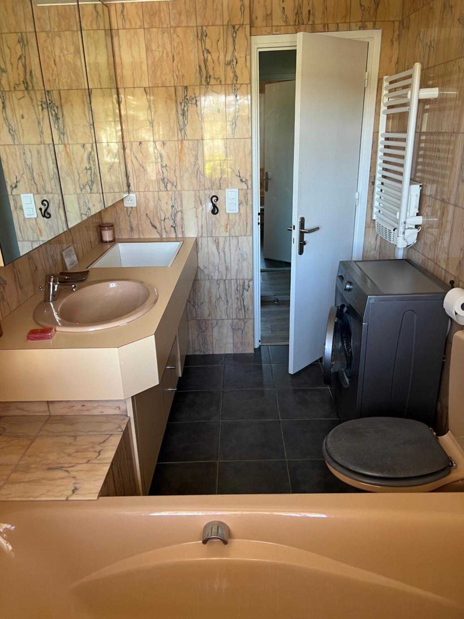 2 Pieces Rez-De-Jardin Dans Maison Avec Piscine วิลล์เนิฟ-ลูเบ ภายนอก รูปภาพ